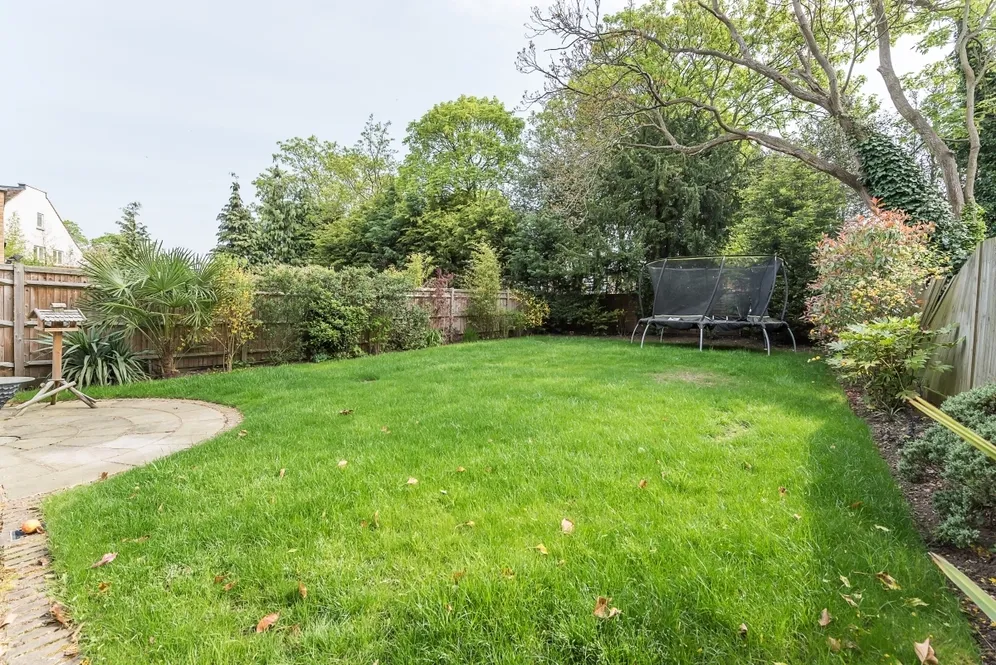 Aspen Close Hampton Wick KT1 photo 19