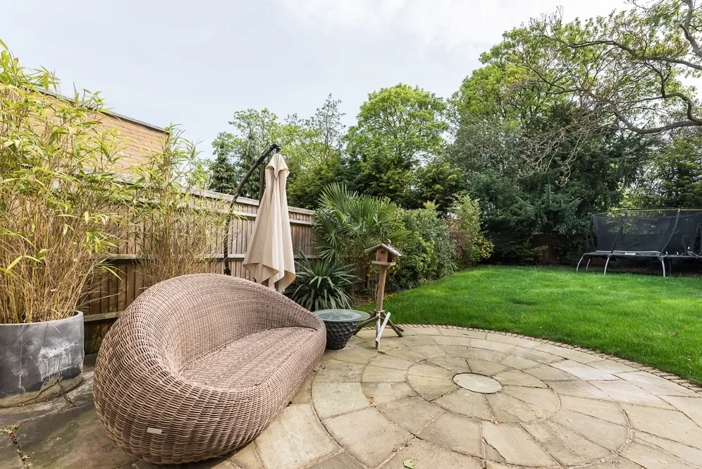 Aspen Close Hampton Wick KT1 photo 20