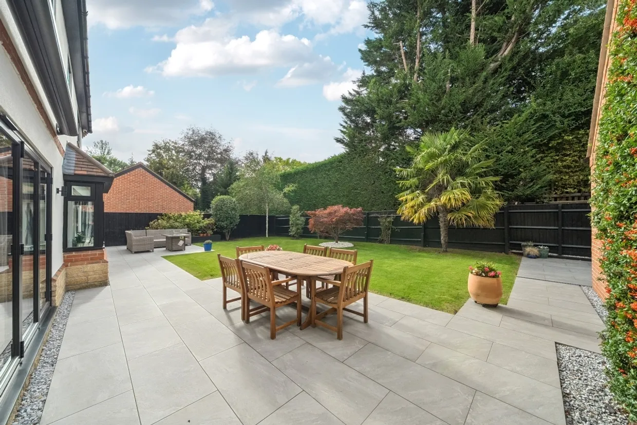 21 Elgin Gardens Stratford Upon Avon CV37 photo 2