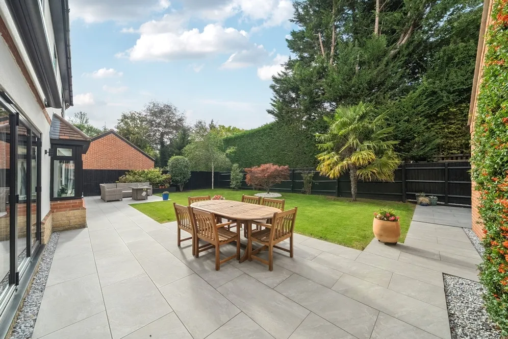 21 Elgin Gardens Stratford Upon Avon CV37 photo 2