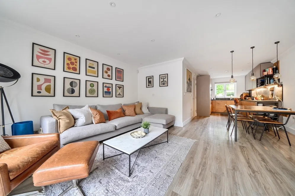 Penfold Close Reigate RH2 photo 2