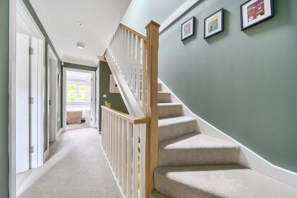 Penfold Close Reigate RH2 photo 7