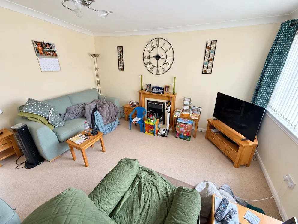Property carousel item 4