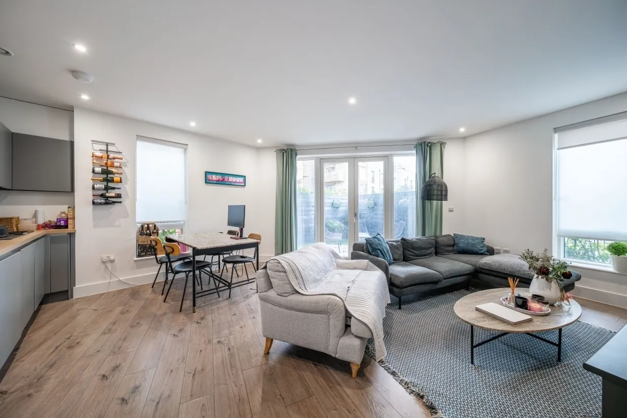 Atheldene Road London SW18 photo 5
