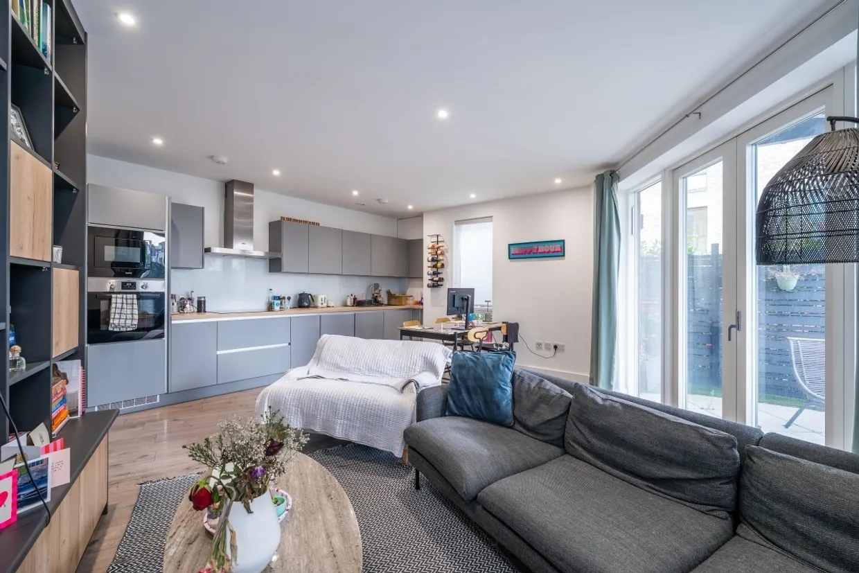 Atheldene Road London SW18 photo 6