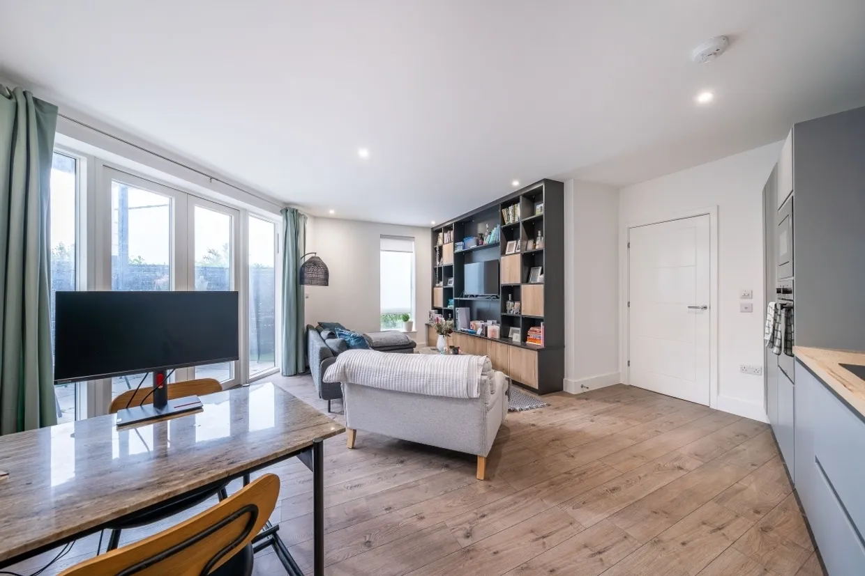 Atheldene Road London SW18 photo 8