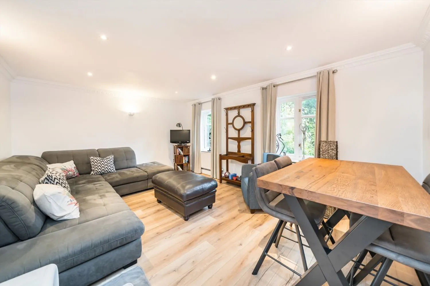 Hanger Hill, Weybridge, KT13 photo 5