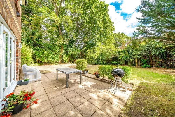 Hanger Hill, Weybridge, KT13 photo 10