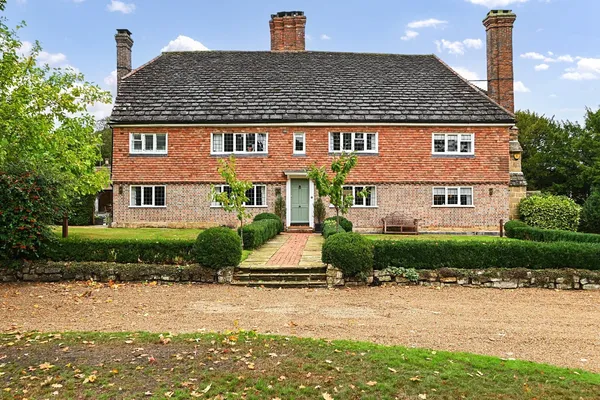 Lucastes Avenue, Haywards Heath, RH16 photo 1