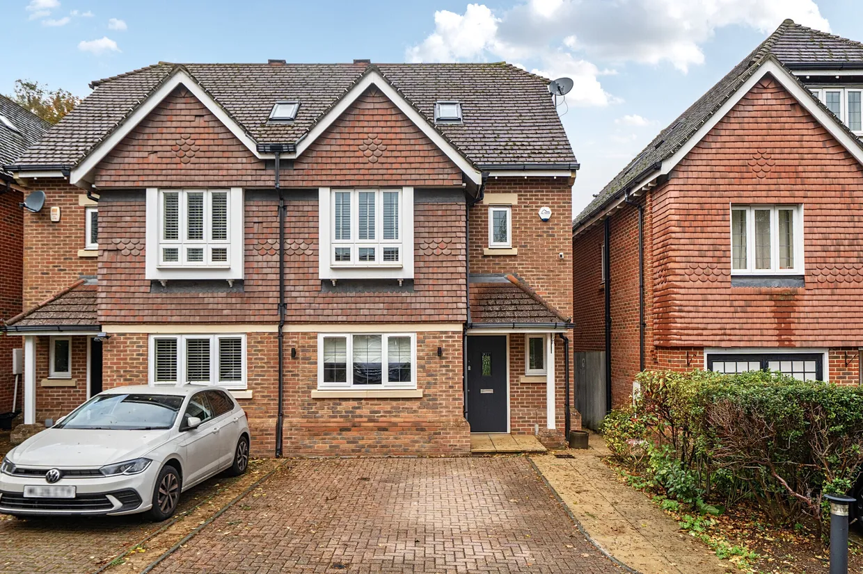 Poplar Close, Epsom, KT17 photo 1