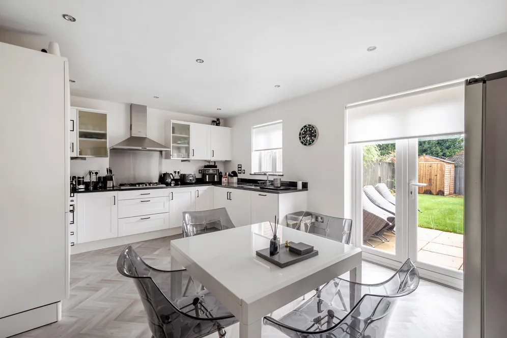 Poplar Close, Epsom, KT17 photo 3