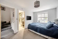 Poplar Close, Epsom, KT17 photo 5