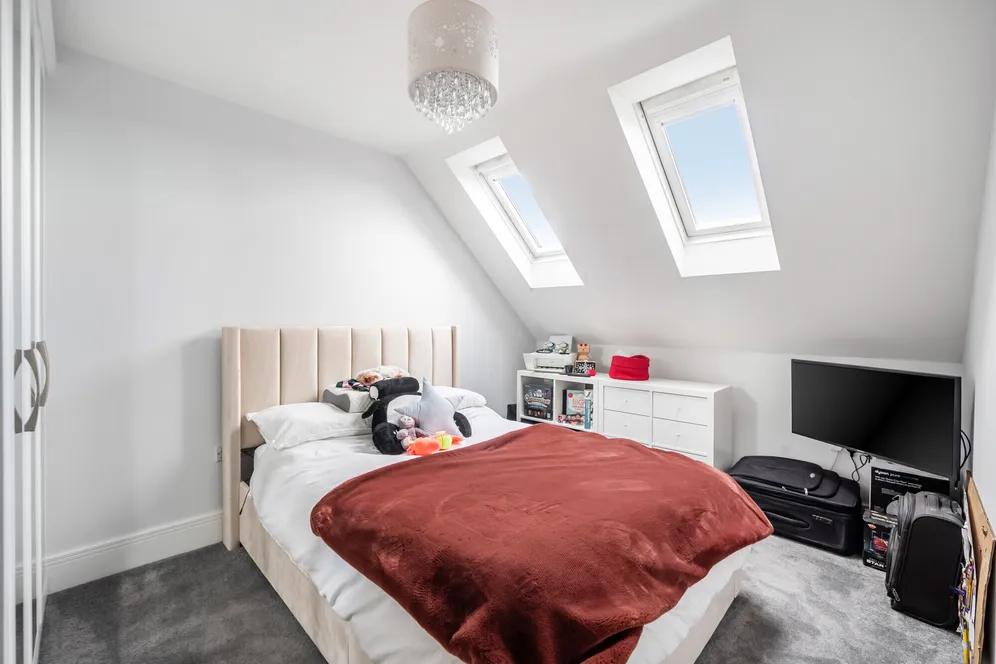 Poplar Close, Epsom, KT17 photo 6