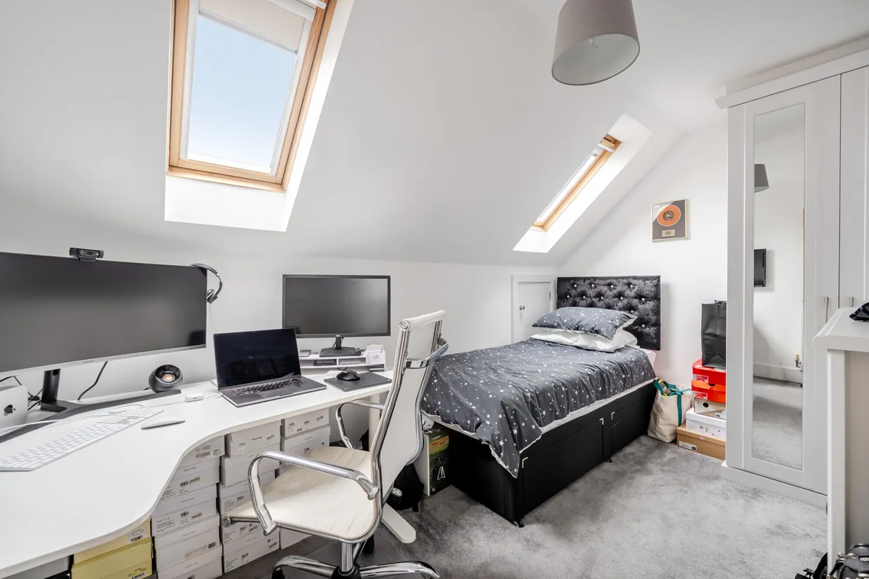 Poplar Close, Epsom, KT17 photo 7