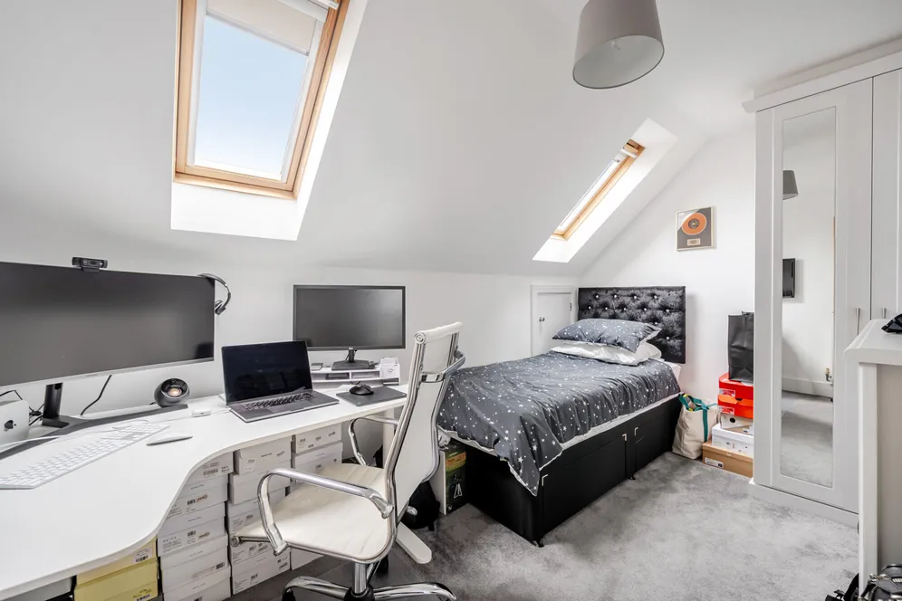 Poplar Close, Epsom, KT17 photo 7