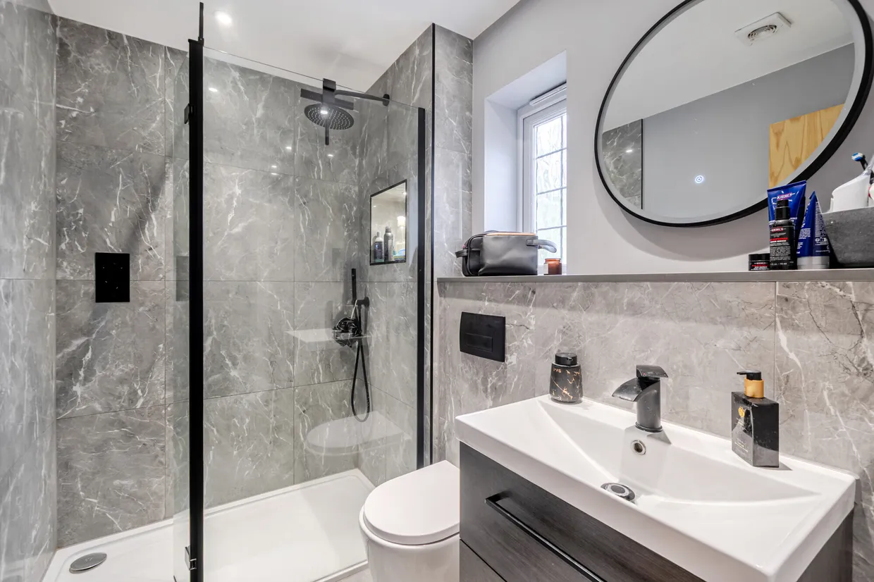 Poplar Close, Epsom, KT17 photo 9