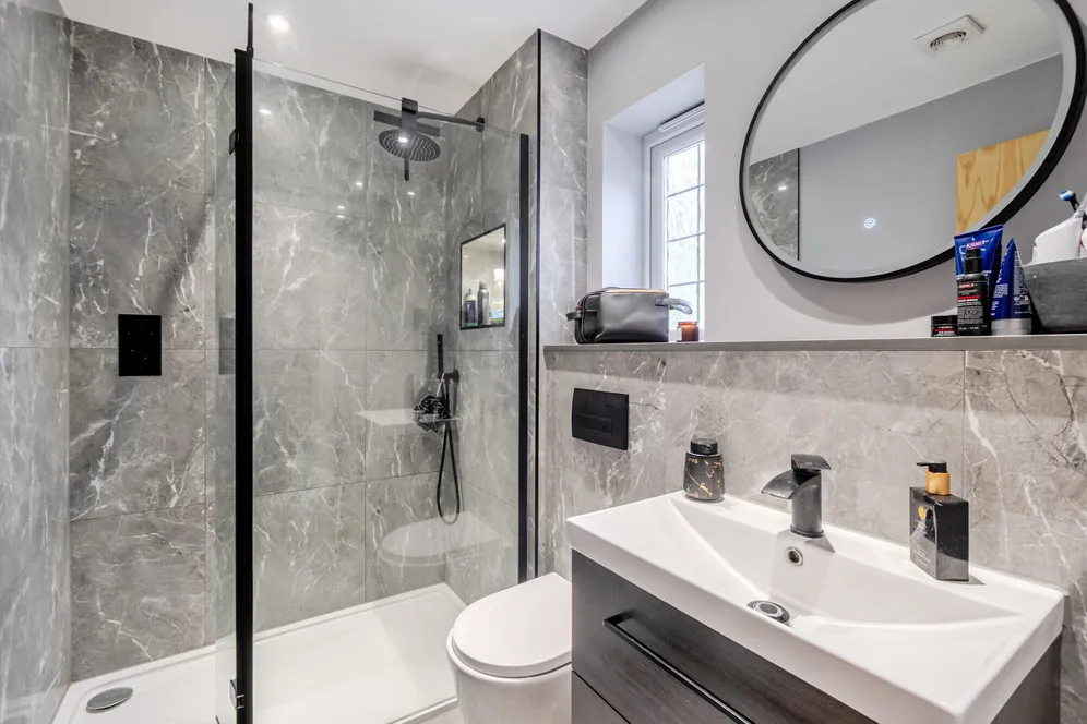 Poplar Close, Epsom, KT17 photo 9