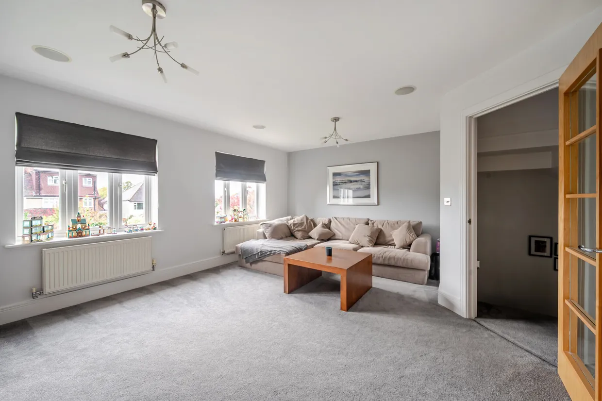 Poplar Close, Epsom, KT17 photo 10