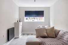 Poplar Close, Epsom, KT17 photo 11