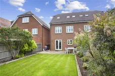 Poplar Close, Epsom, KT17 photo 13