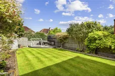 Poplar Close, Epsom, KT17 photo 14