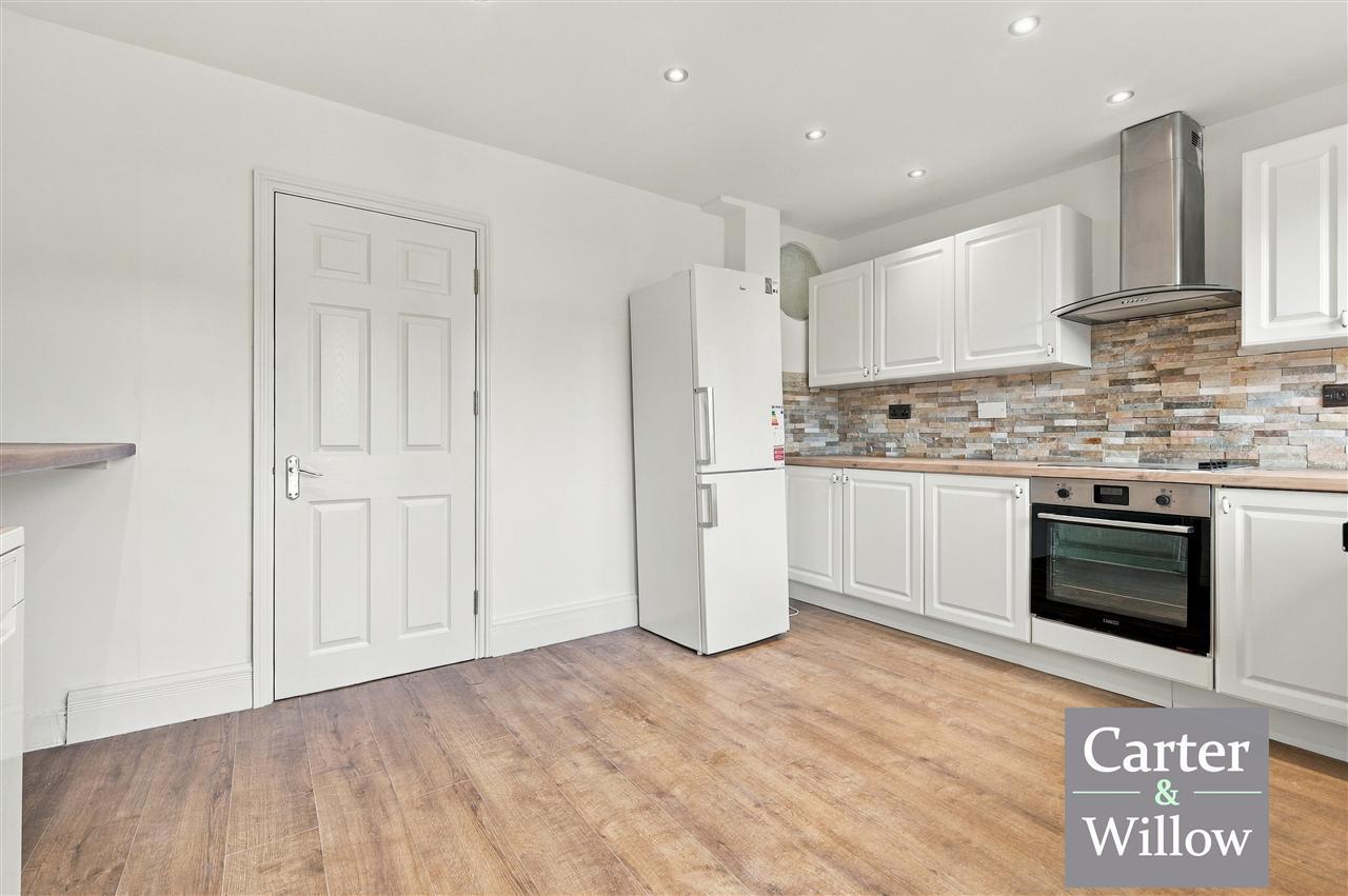 Ilchester Road, Essex Image 7