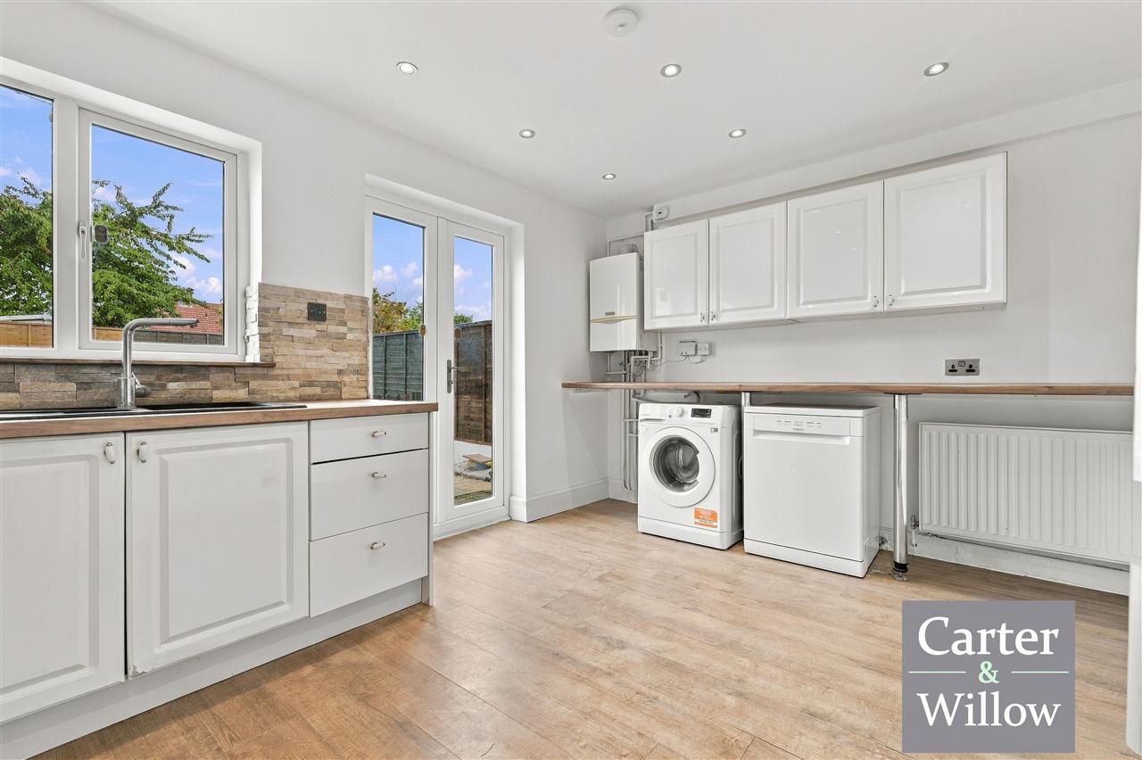 Ilchester Road, Essex Image 8
