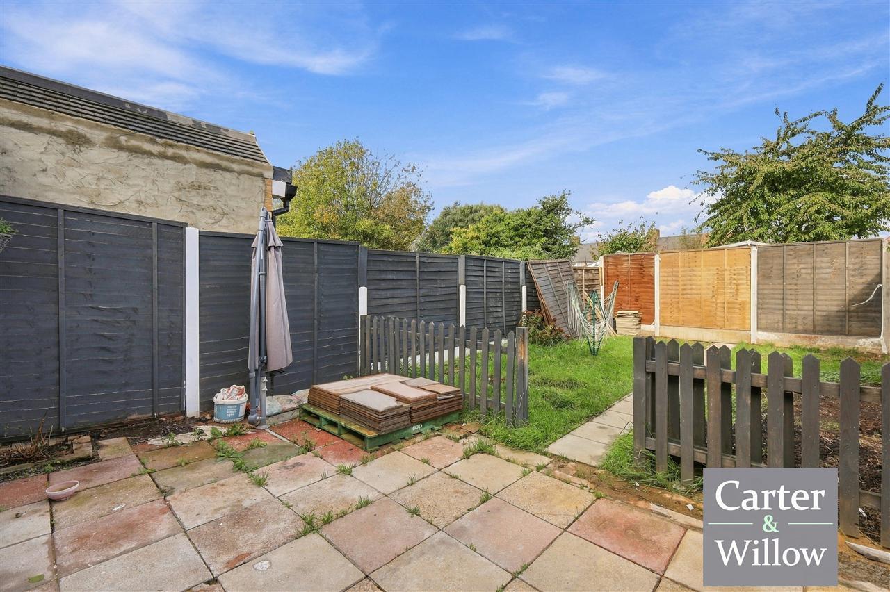 Ilchester Road, Essex Image 17