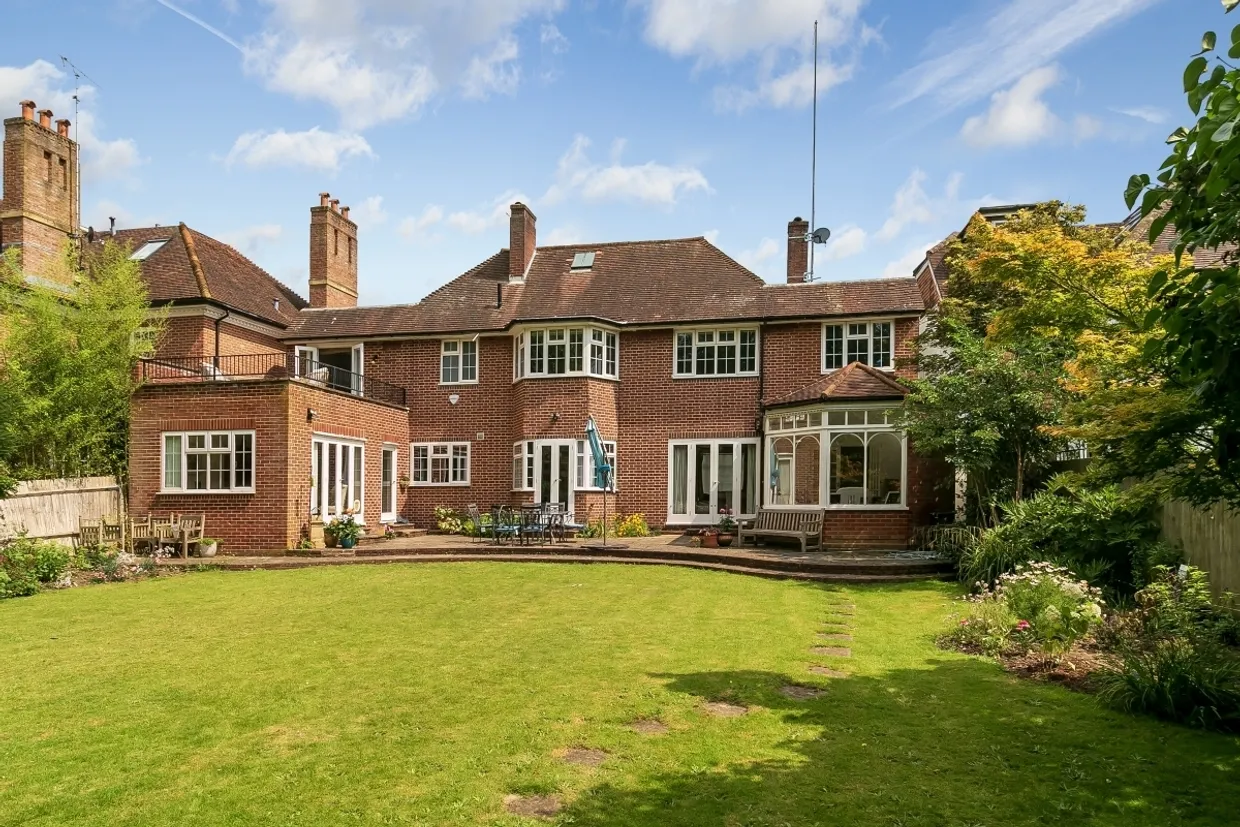 Roedean Crescent London SW15 photo 1