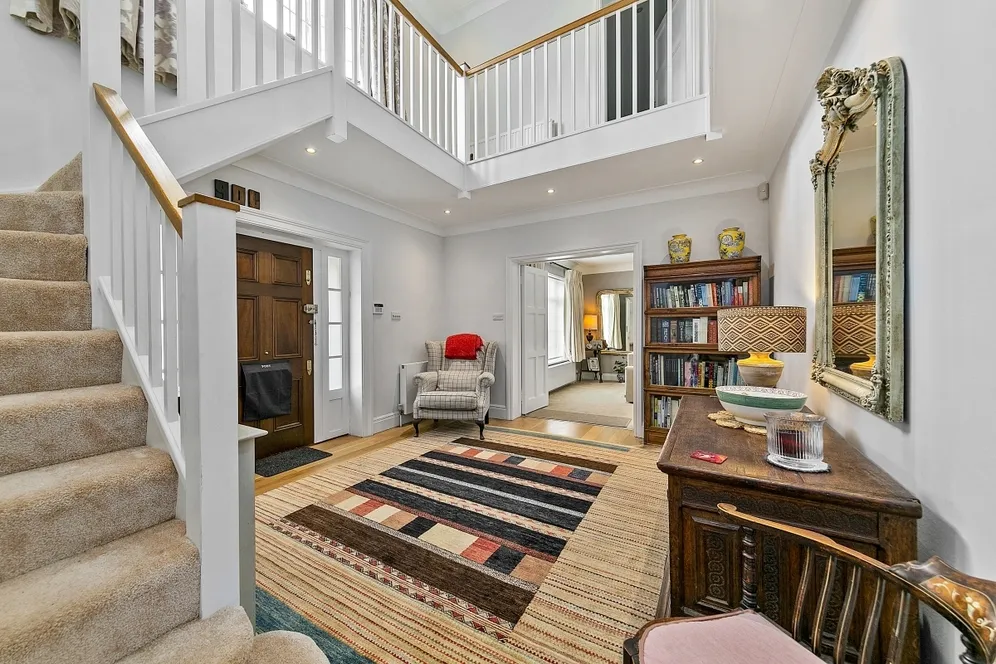 Roedean Crescent London SW15 photo 2