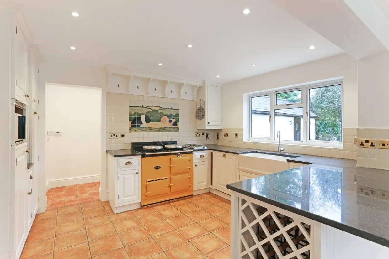 Ashley Road, Walton-on-Thames KT12 photo 4