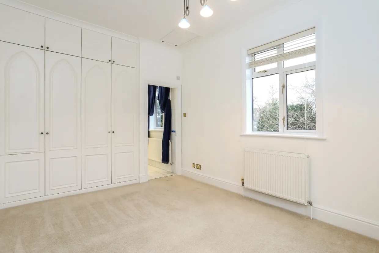 Ashley Road, Walton-on-Thames KT12 photo 9
