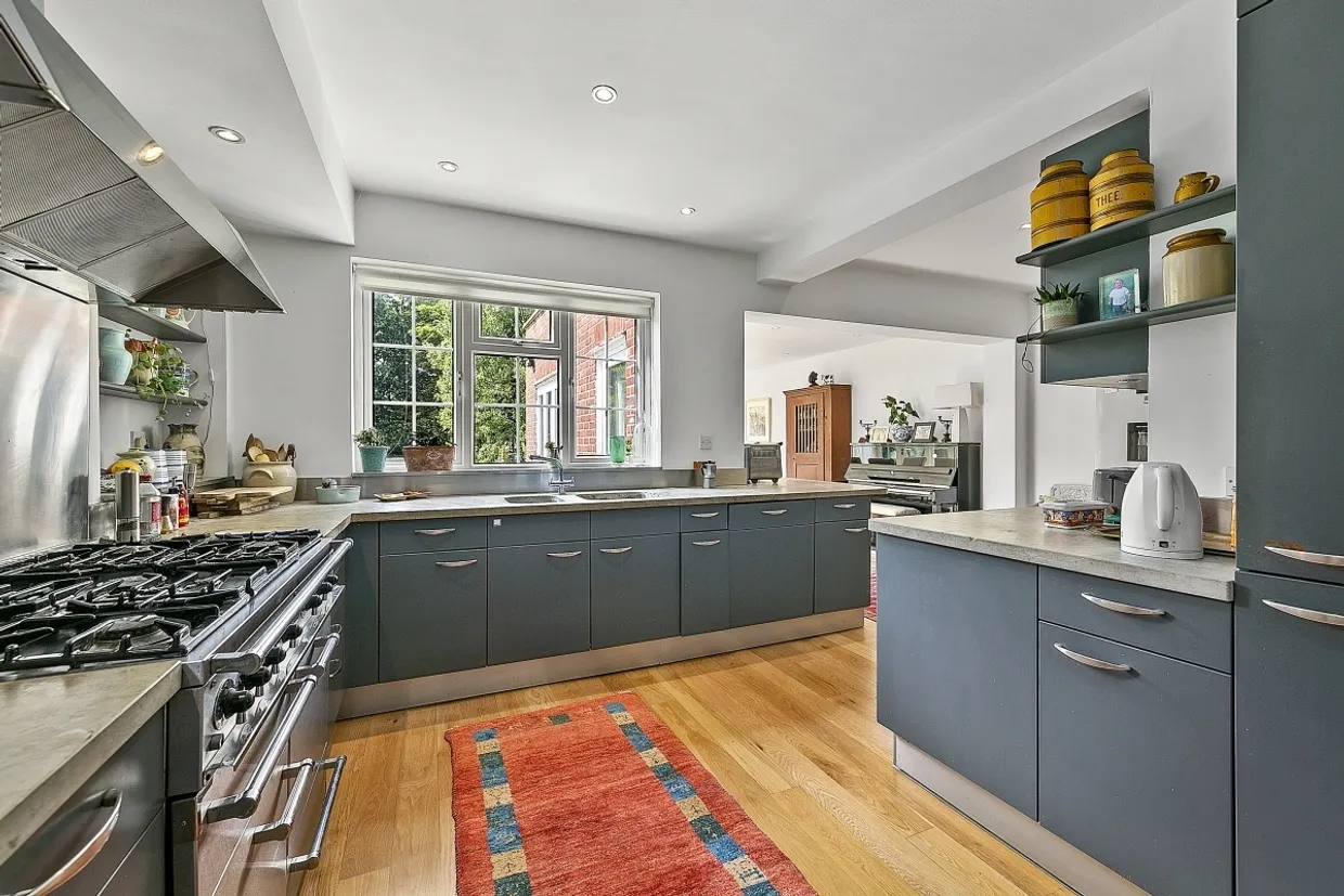 Roedean Crescent London SW15 photo 11