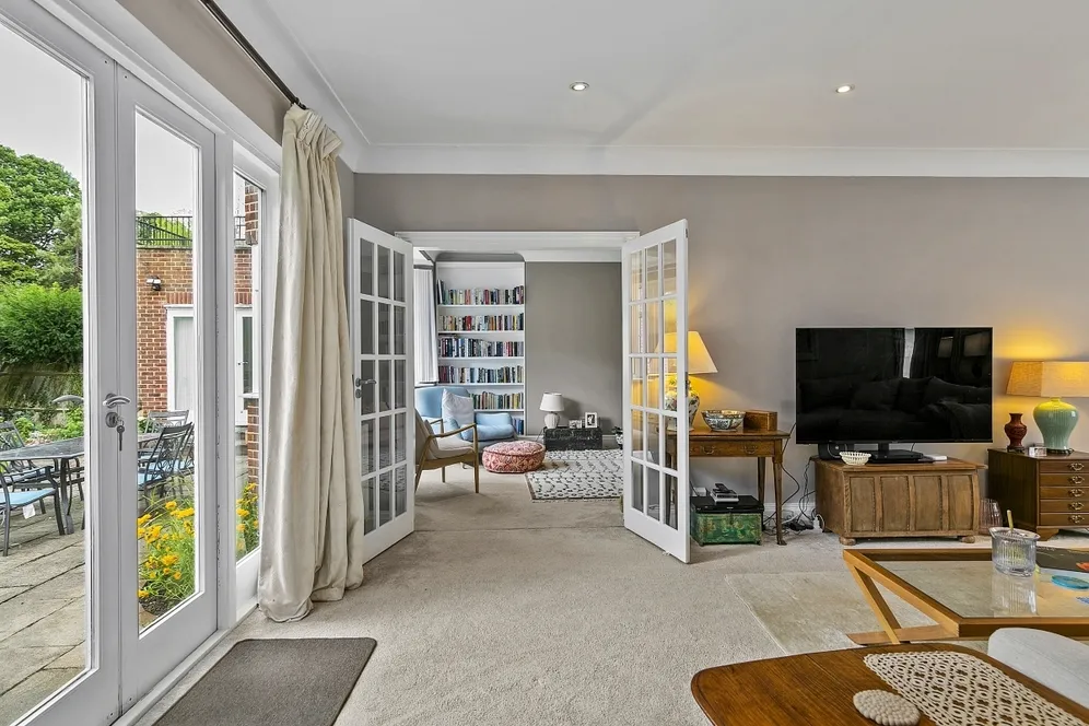 Roedean Crescent London SW15 photo 18