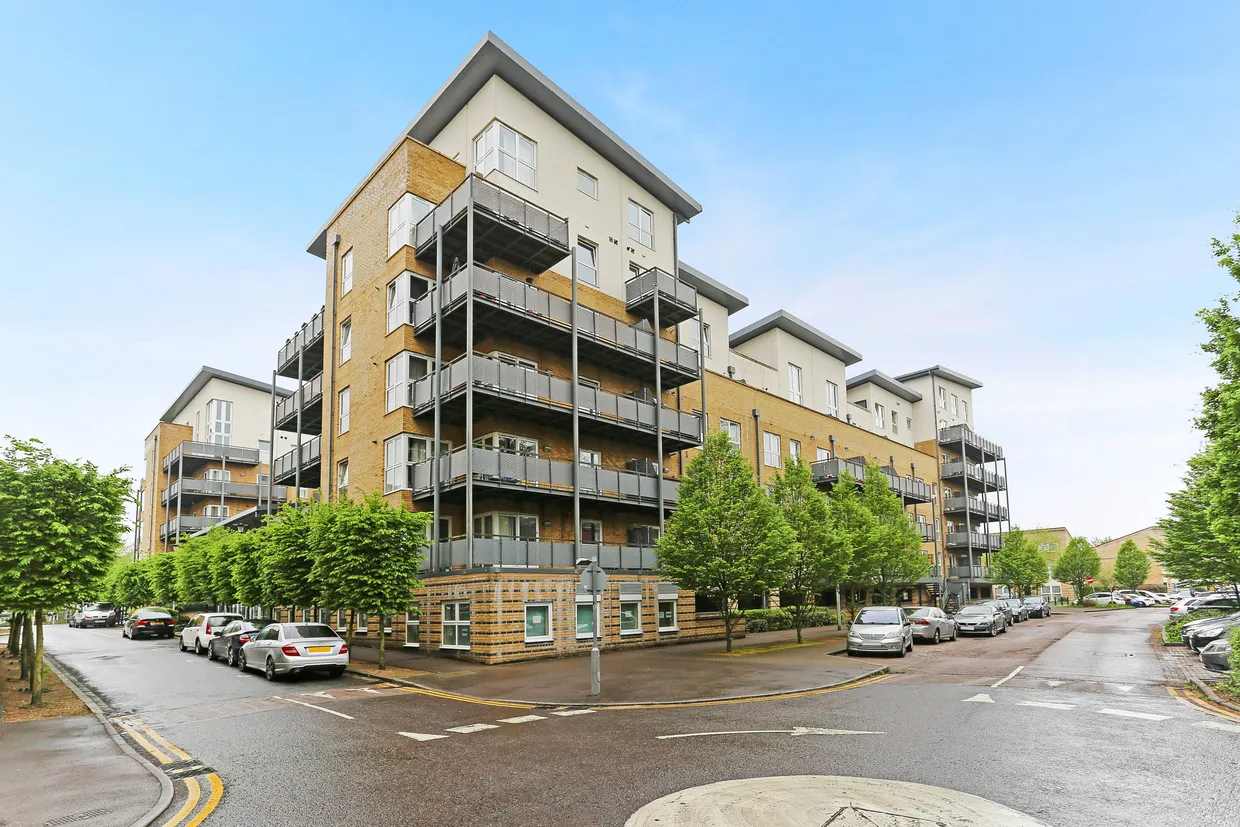 Metropolitan Station Approach, Watford, WD18 photo 1