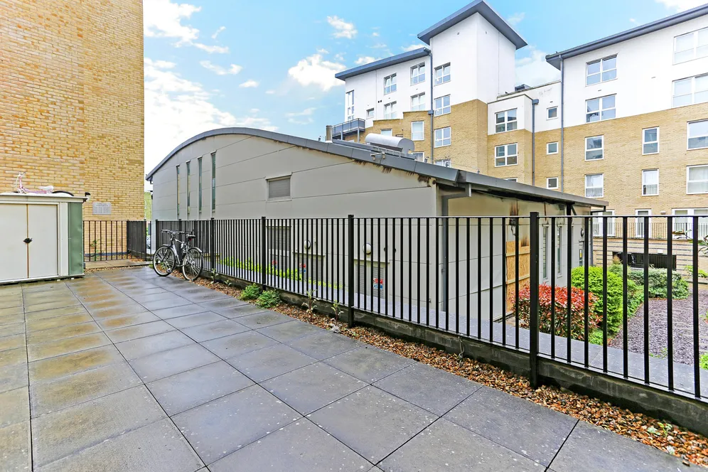 Metropolitan Station Approach, Watford, WD18 photo 5