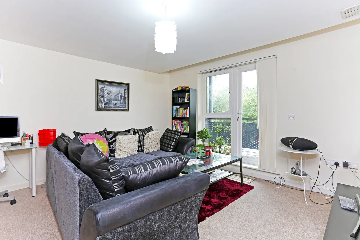 Metropolitan Station Approach, Watford, WD18 photo 7
