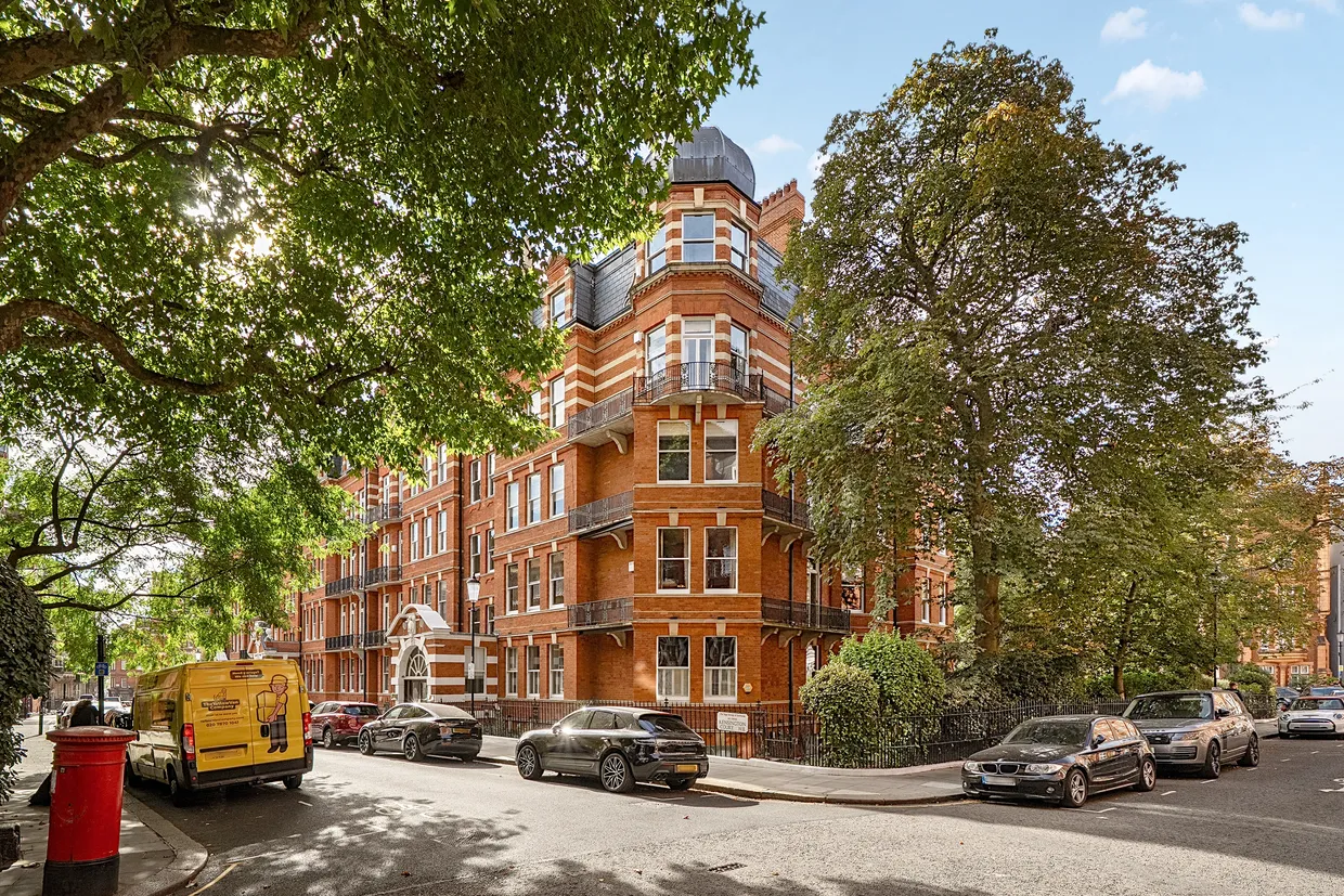 Kensington Court, London, W8 photo 1