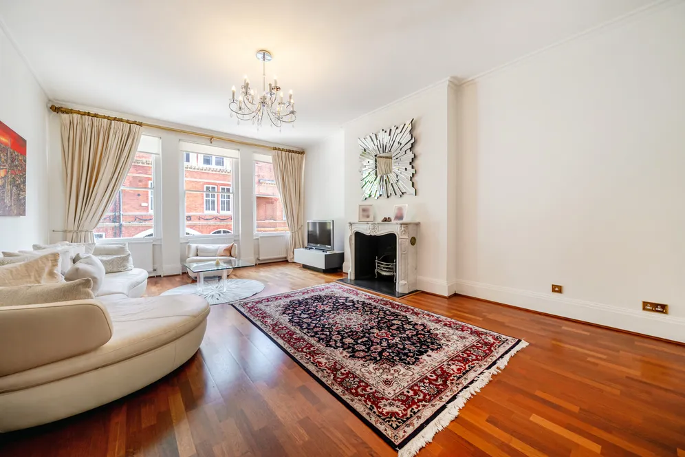 Kensington Court, London, W8 photo 8