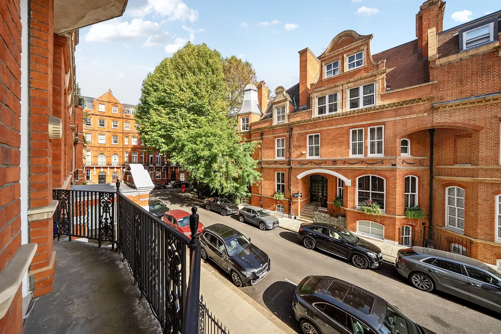 Kensington Court, London, W8 photo 12