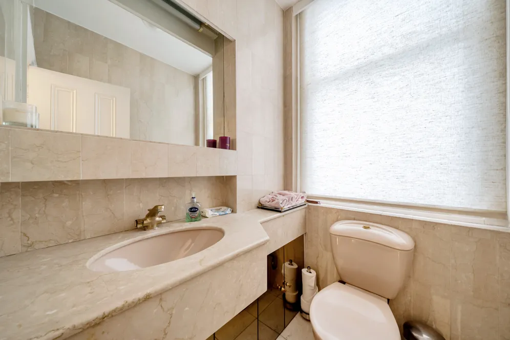 Kensington Court, London, W8 photo 24