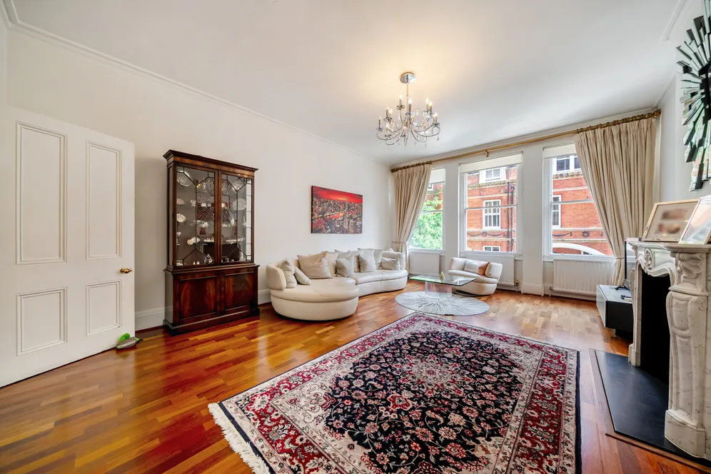 Kensington Court, London, W8 photo 10