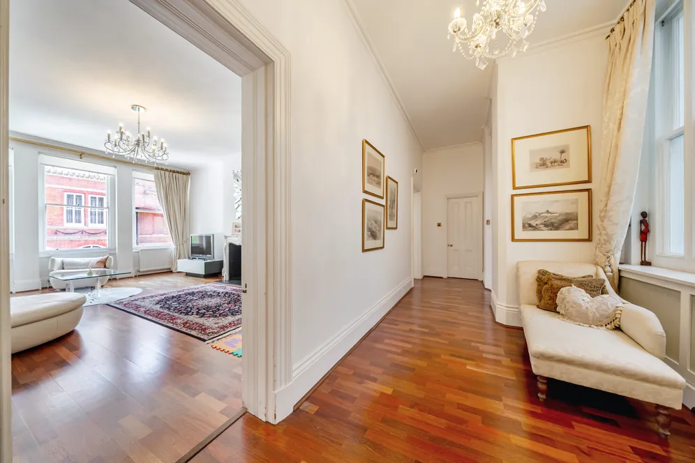 Kensington Court, London, W8 photo 7