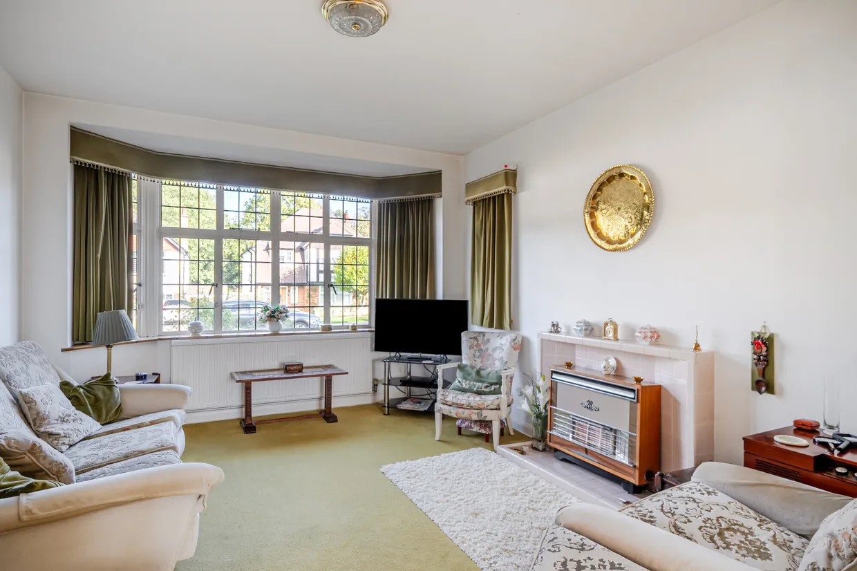 Pine Hill, Epsom, KT18 photo 2