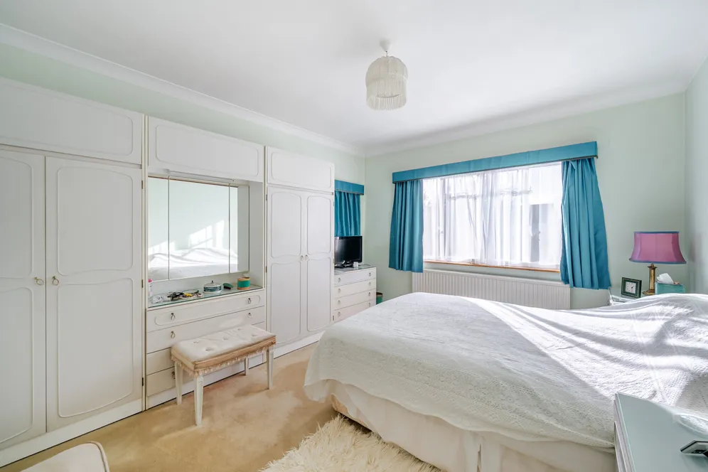 Pine Hill, Epsom, KT18 photo 8