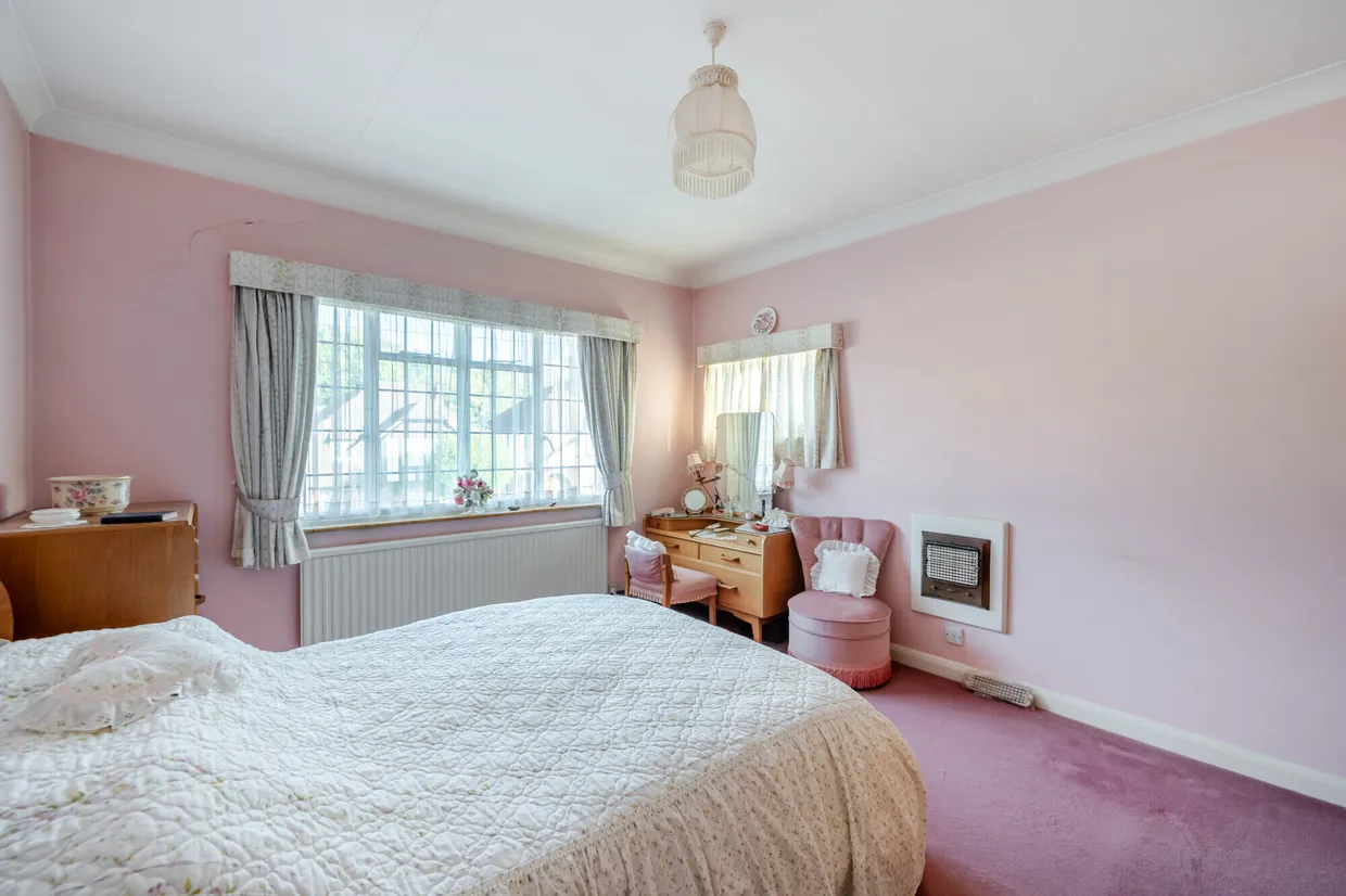 Pine Hill, Epsom, KT18 photo 9