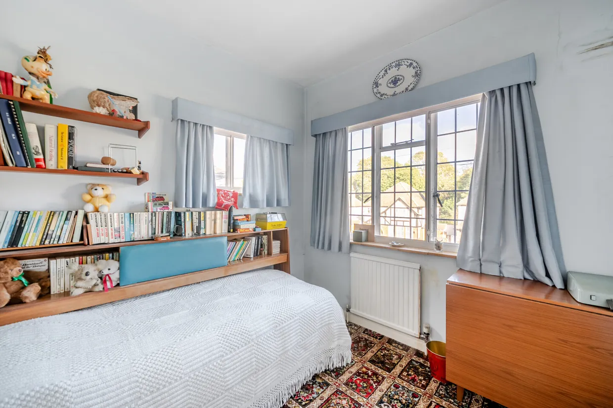 Pine Hill, Epsom, KT18 photo 12
