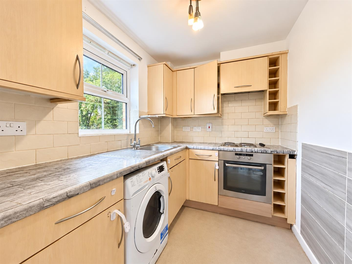 Rutland Avenue, Slough Image 4