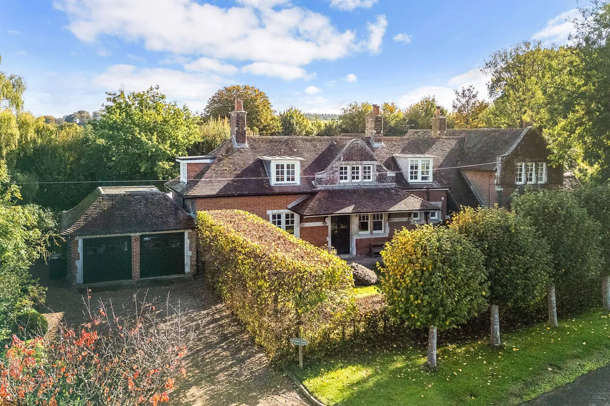 Station Road, Alton, GU34 photo 1