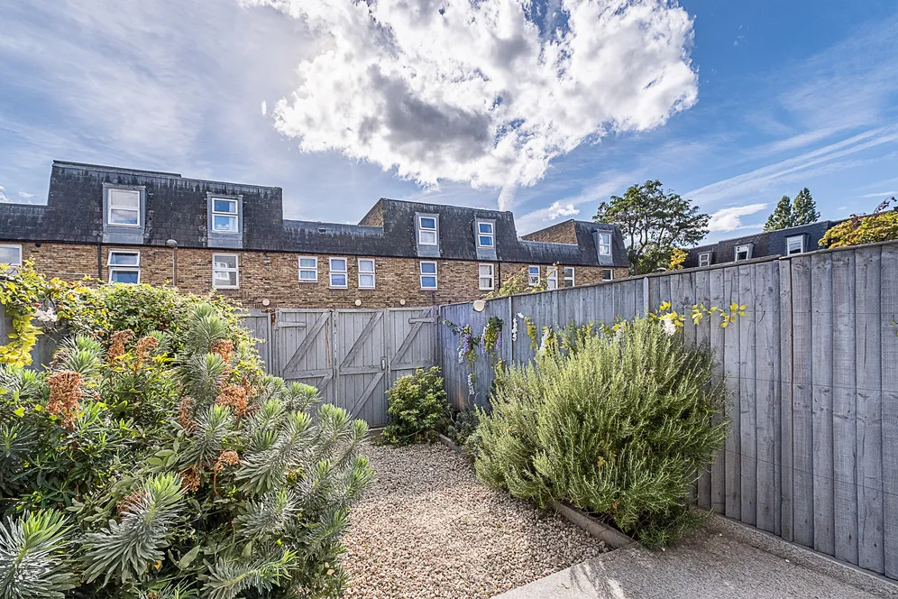 Rosetta Close, London, SW8 photo 13